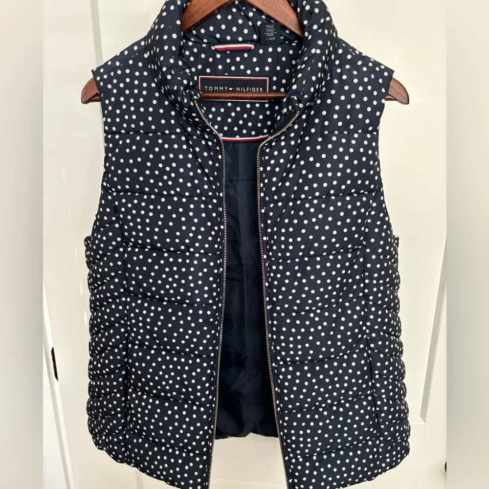 NEW WOMENS TOMMY HILFIGER NAVY BLUE AND WHITE POLKA DOT PUFFER VEST SZ L - Picture 5 of 15